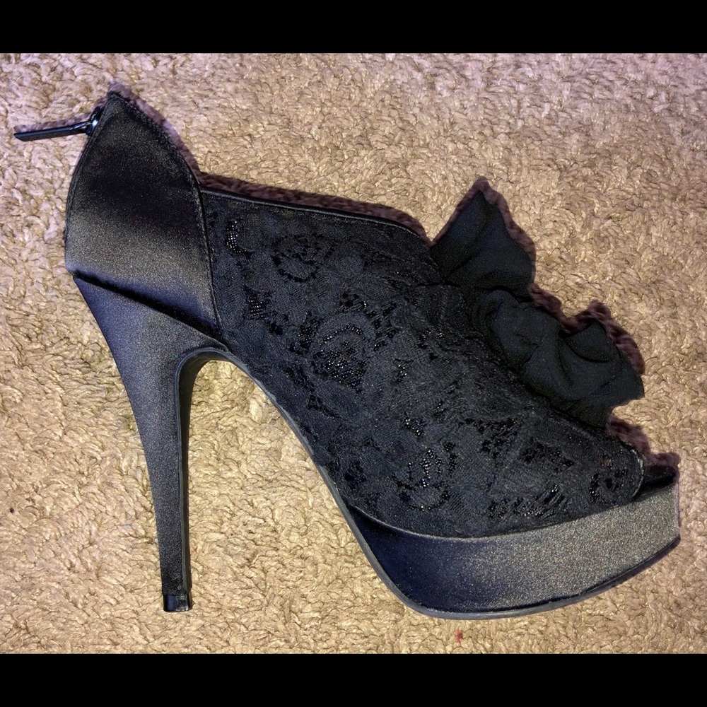 Shoes - Picture 8 of 8